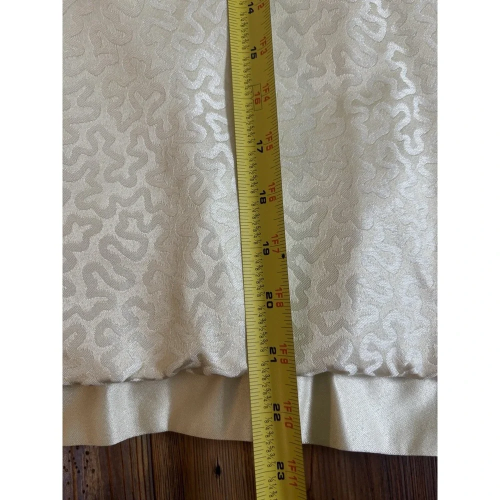 J.QUEEN Damask Quilted Shams Pair Standard Ivory Beige Reversible 30
